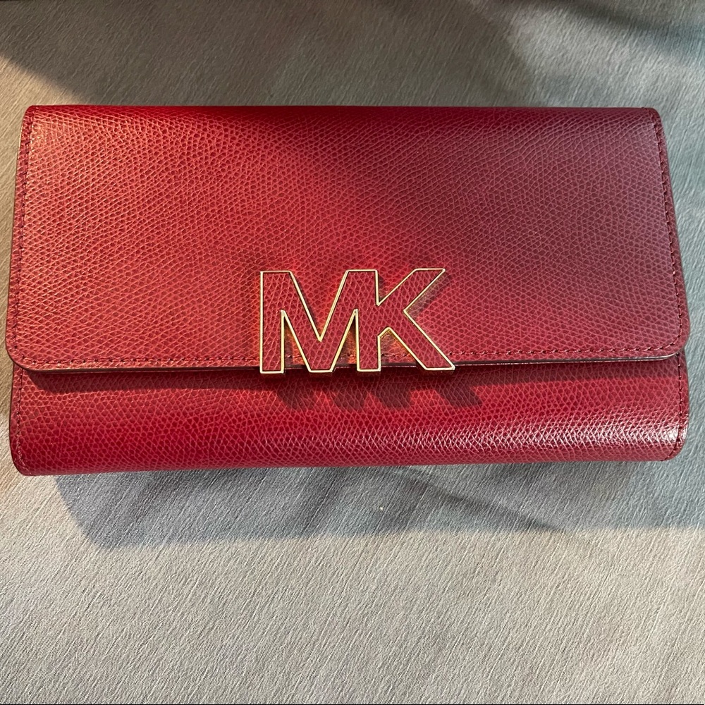 Michael Kors burgundy beautiful bag with matching wallet. Cute design with gold. - Picture 2 of 11